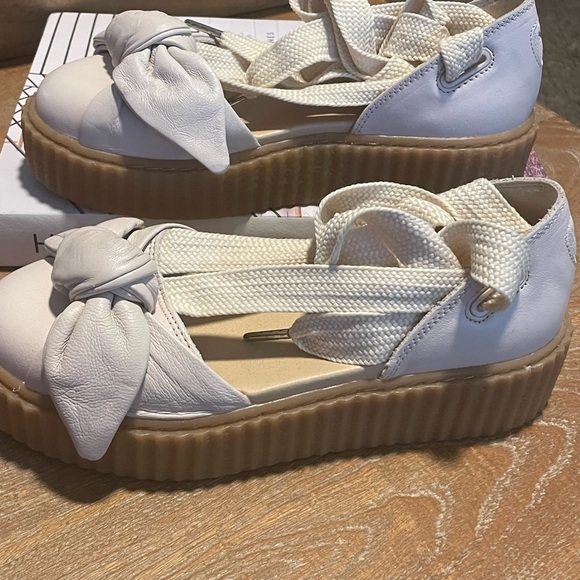 Puma x fenty bow creeper puma.  Size 5.5 cream color. Like New - Picture 3 of 5
